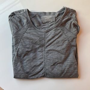 Super cute athleta workout top!